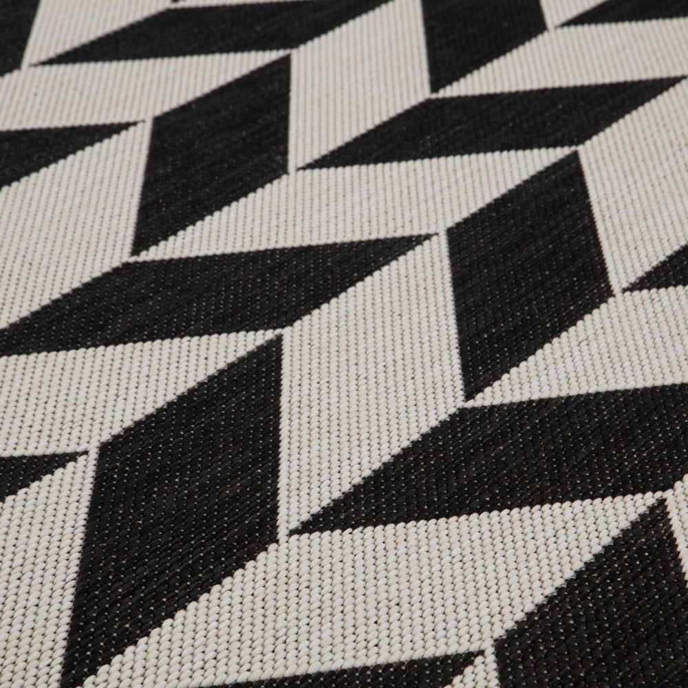 Outdoor Black Rug Weather-Proof | THE RUGS
