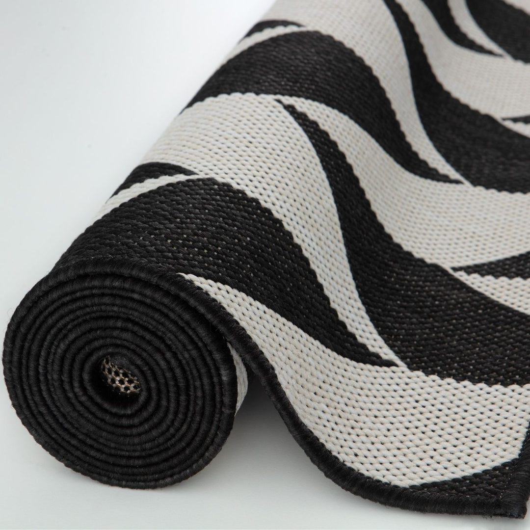 Outdoor Black Rug Weather-Proof | THE RUGS
