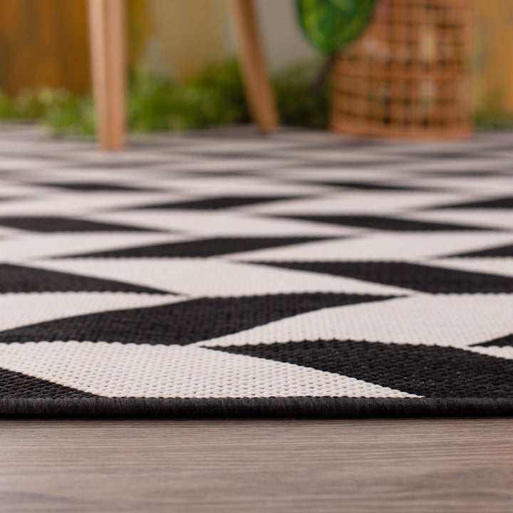 Outdoor Black Rug Weather-Proof | THE RUGS