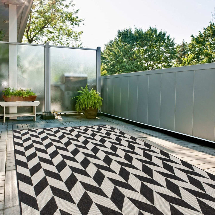 Outdoor Black Rug Weather-Proof | THE RUGS
