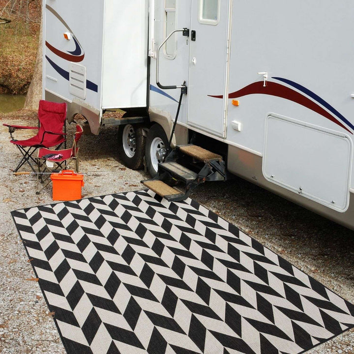 Outdoor Black Rug Weather-Proof | THE RUGS