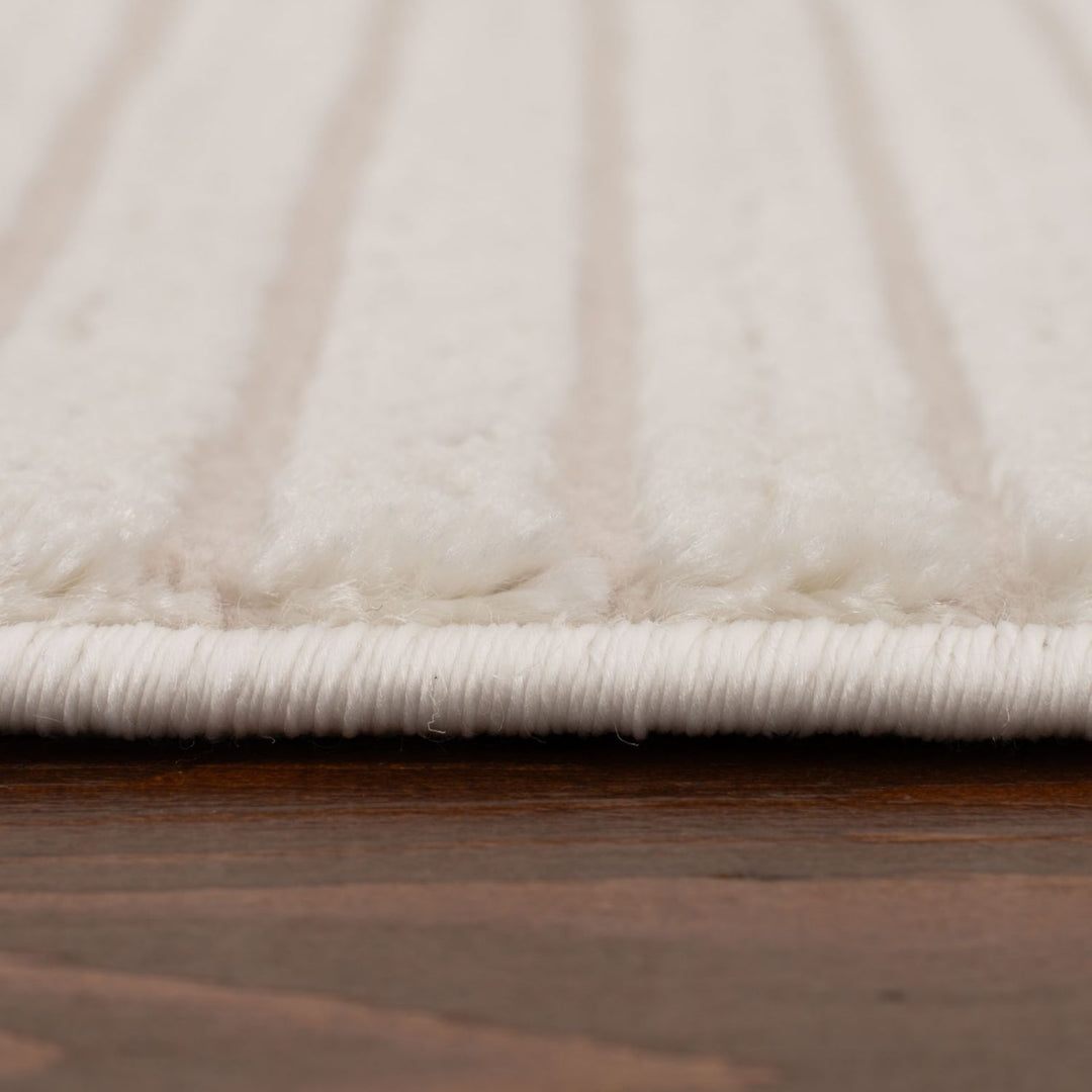 Geometric Living Room rug, cream colour, stain-resistant and non-shedding