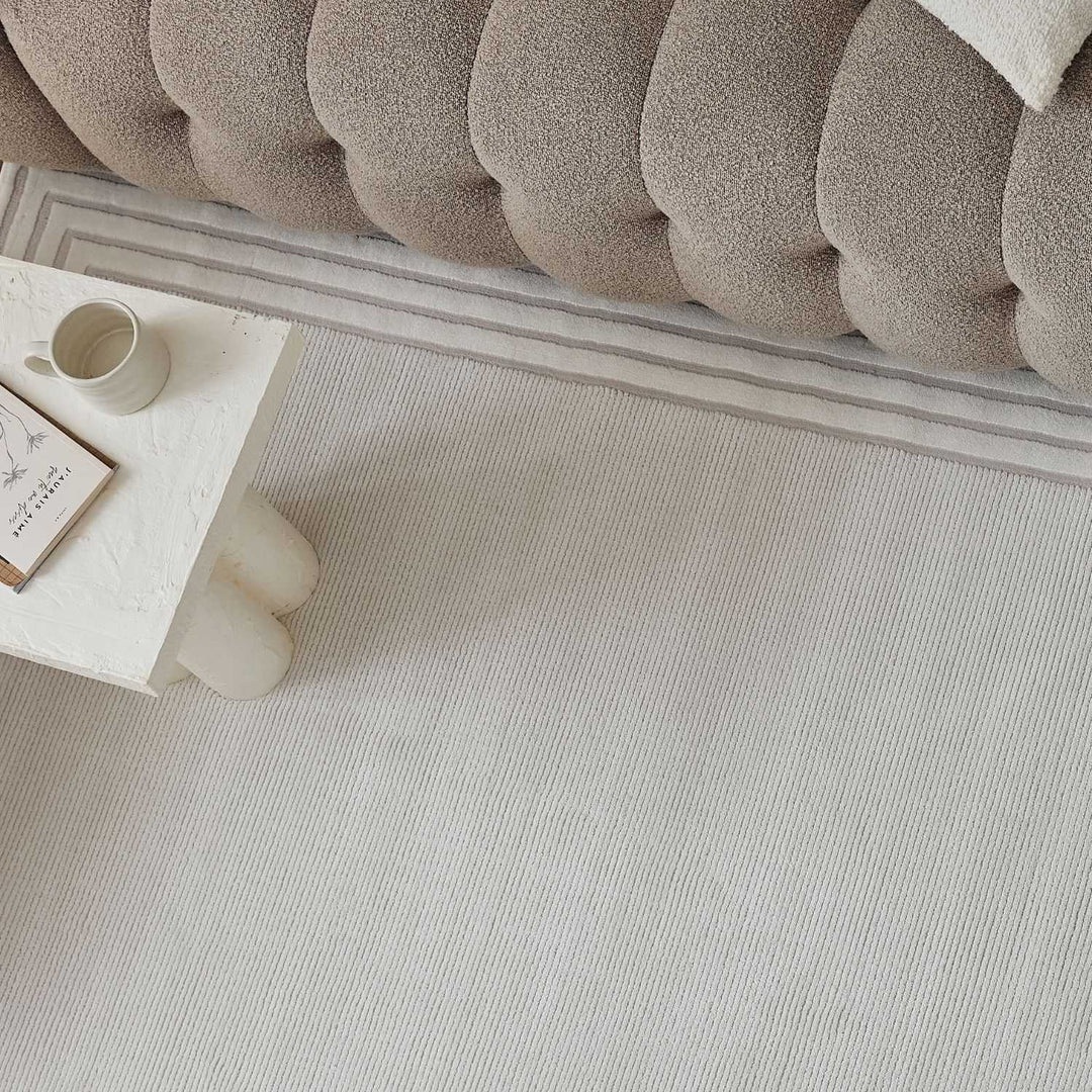 Bordered Living Room rug, cream colour, stain-resistant and non-shedding