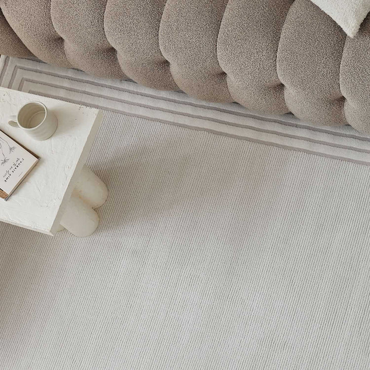 Bordered Living Room rug, cream colour, stain-resistant and non-shedding