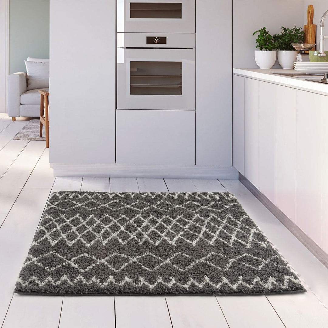 Moroccan dark grey shaggy rug non-shedding, pet-friendly, and easy to clean