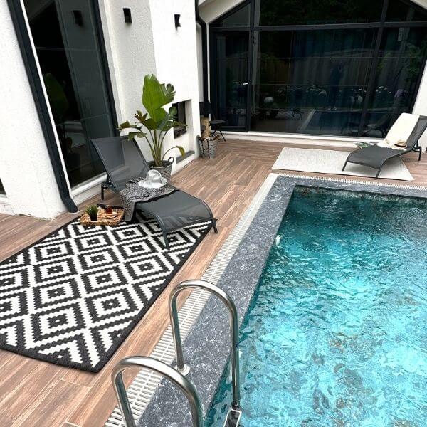 Ecology Outdoor Black Rugs | 100bl