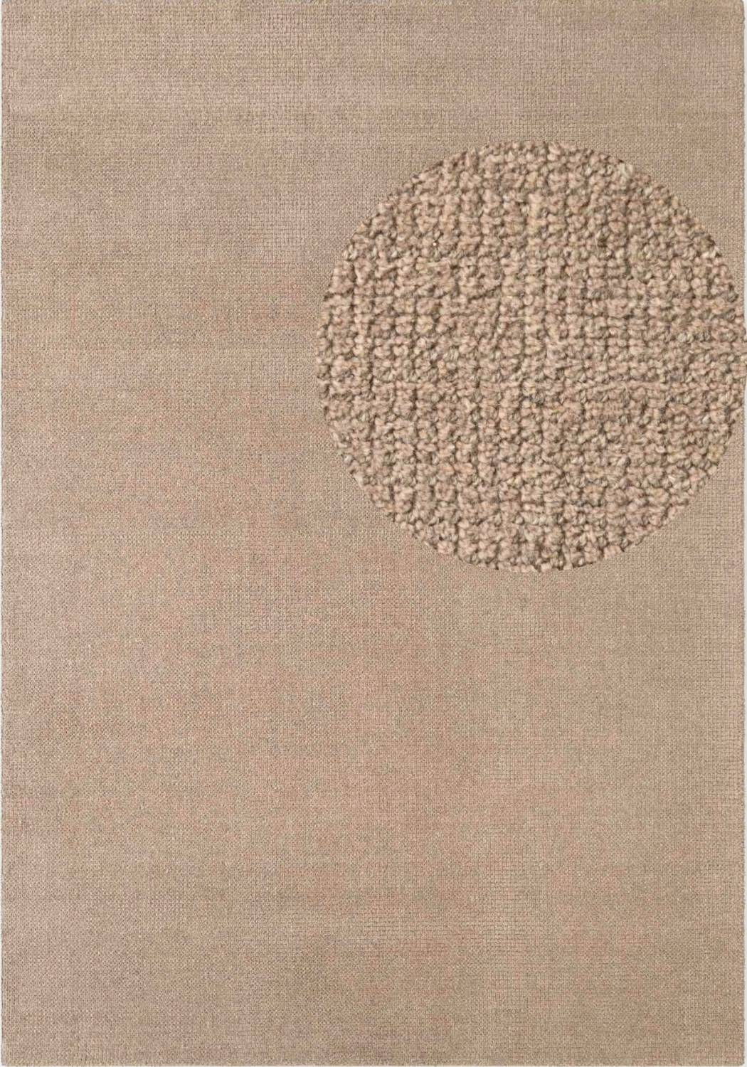 Beige rug with a central circular pattern