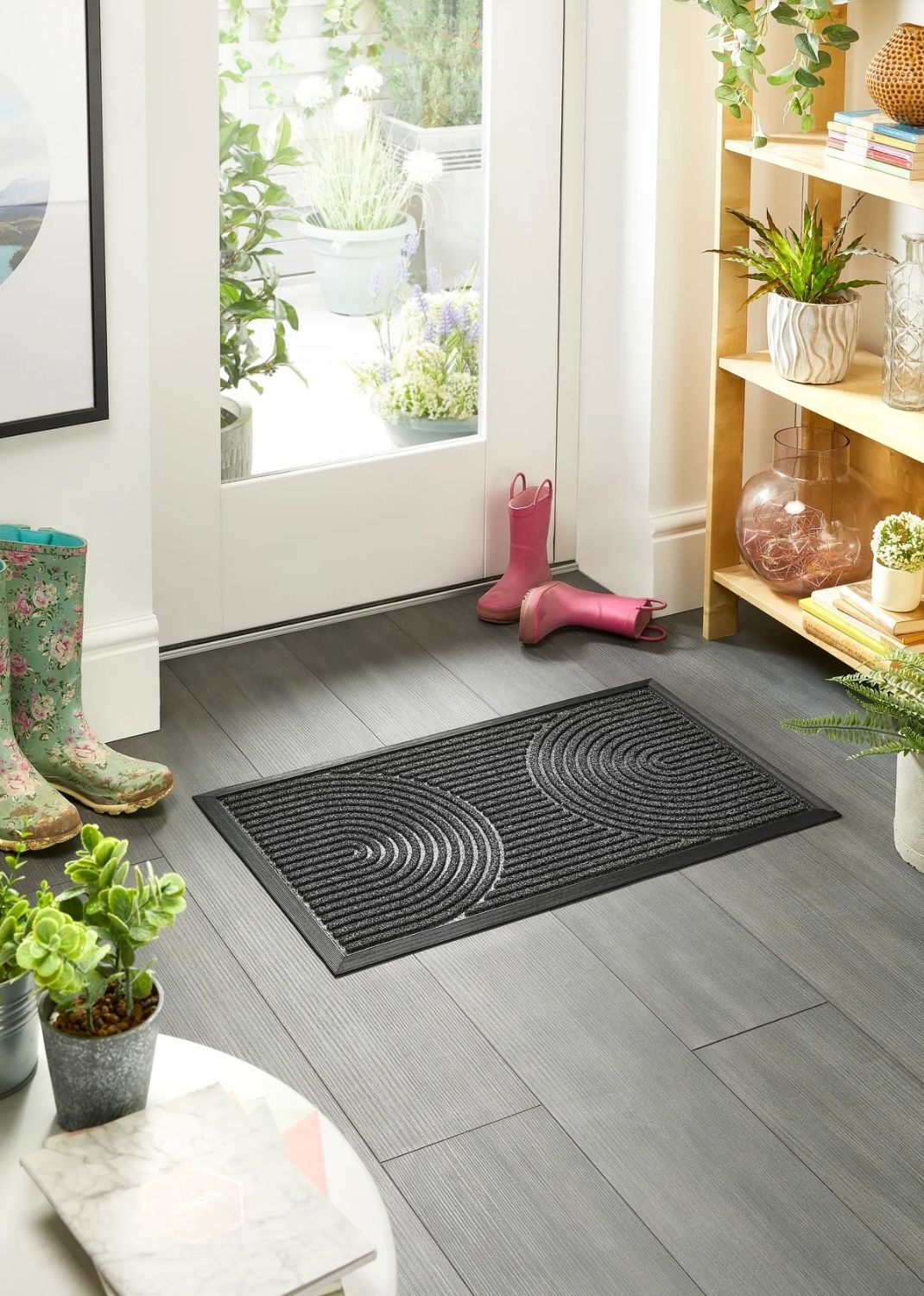 The Rugs Scraper Doormat in Black: Outdoor Mud Remover