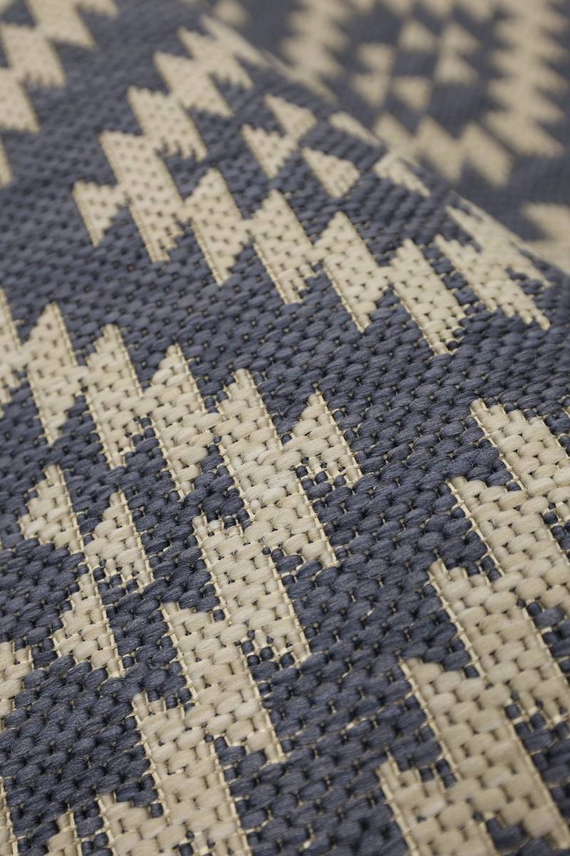 County Genesis Rug Diamond Design – Indoor/Outdoor Use