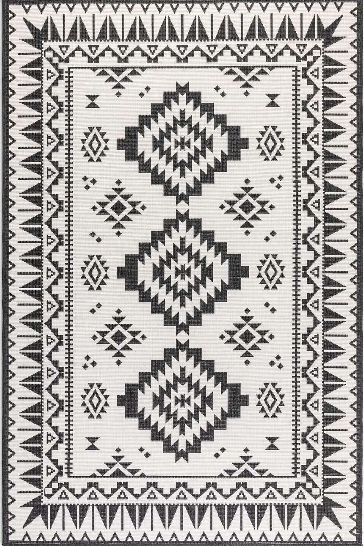 Black White outdoor rug, reversible, easy care, durable material rug