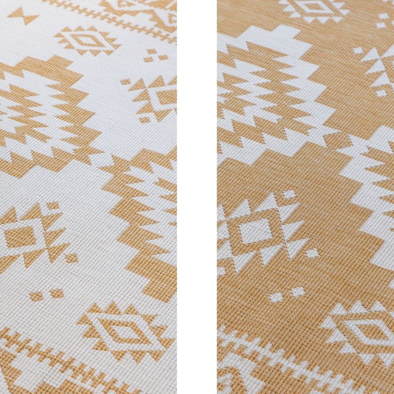 Close-up of a fabric with a geometric pattern in beige and white.