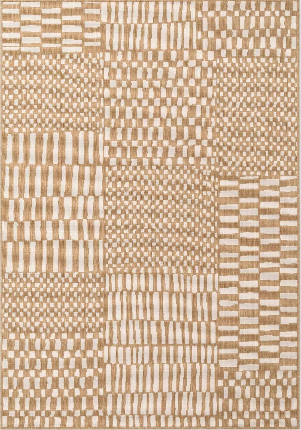 Patterned rug with beige and brown colors