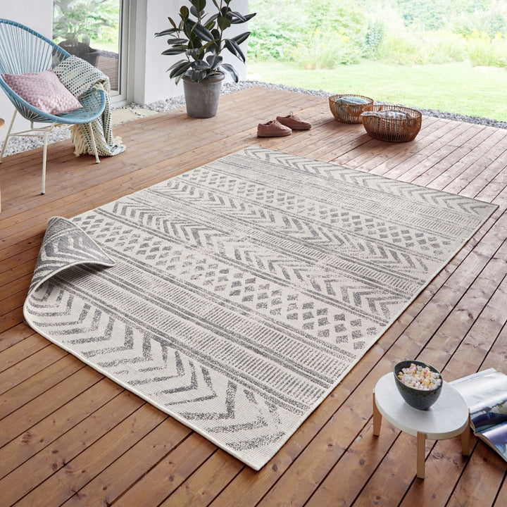 Indoor-Outdoor Reversible Geometric Grey Rug