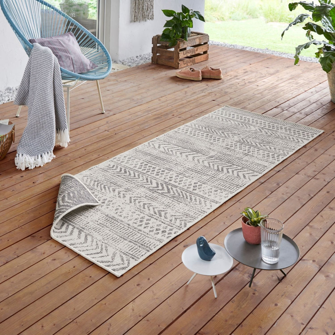 Indoor-Outdoor Reversible Geometric Grey Rug