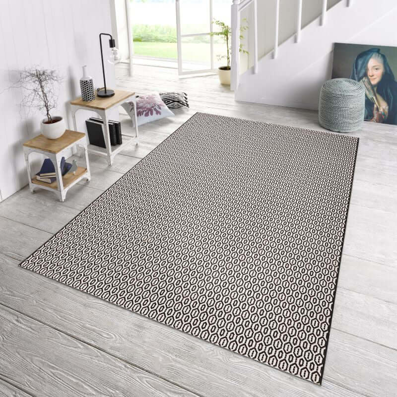 The Rugs Indoor Outdoor Coin Rug – Geometric & Weatherproof
