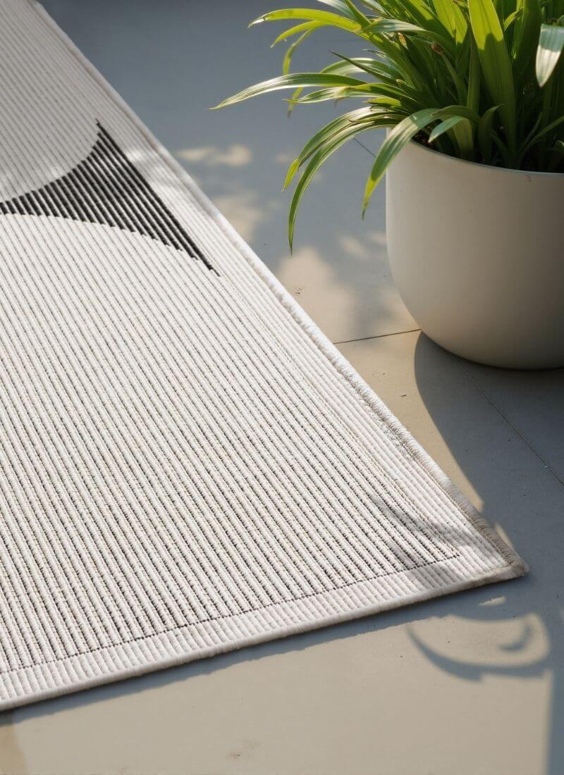 The Rugs Reversible Weatherproof Indoor-Outdoor Rug