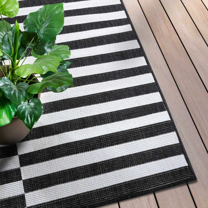 Flat-Woven Reversible Indoor &amp; Outdoor Viela Rug, weatherproof, jet wash, polypropylene rug, horizontal striped design rug.
