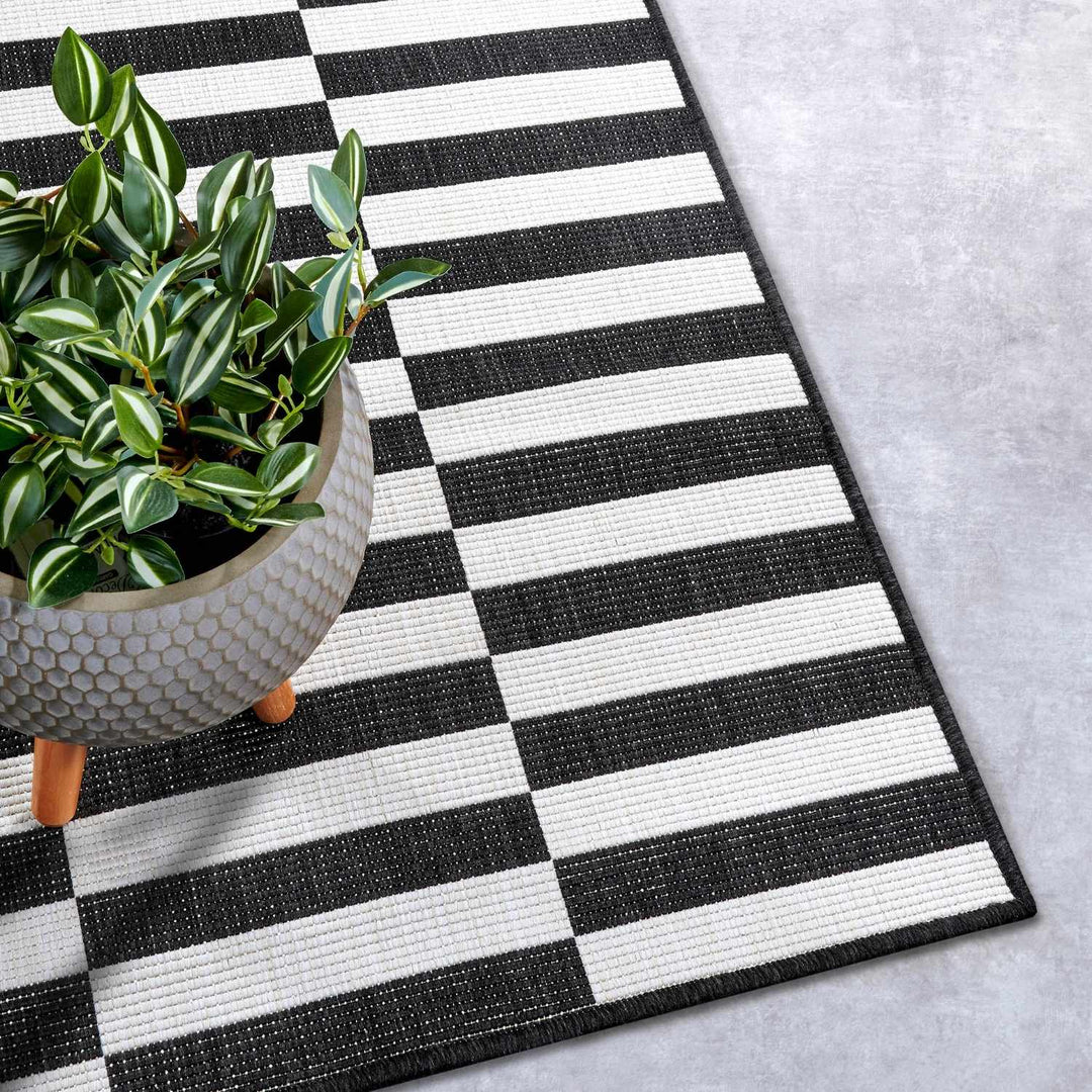 Flat-Woven Reversible Indoor &amp; Outdoor Viela Rug, weatherproof, jet wash, polypropylene rug, horizontal striped design rug.