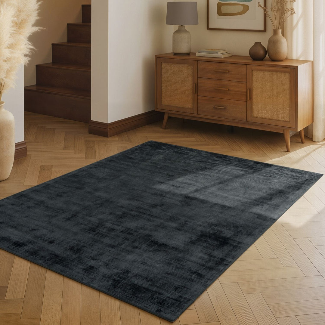 Vikosa Jane Viscose Rug Jane Black, dust resistant, plain design rug, easy care.