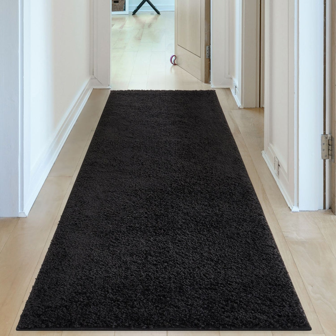 Black shaggy Rug Plain design thick pile, high quality, soft & durable.