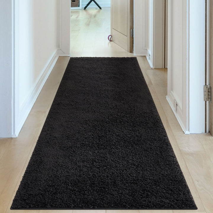 Black shaggy Rug Plain design thick pile, high quality, soft & durable.