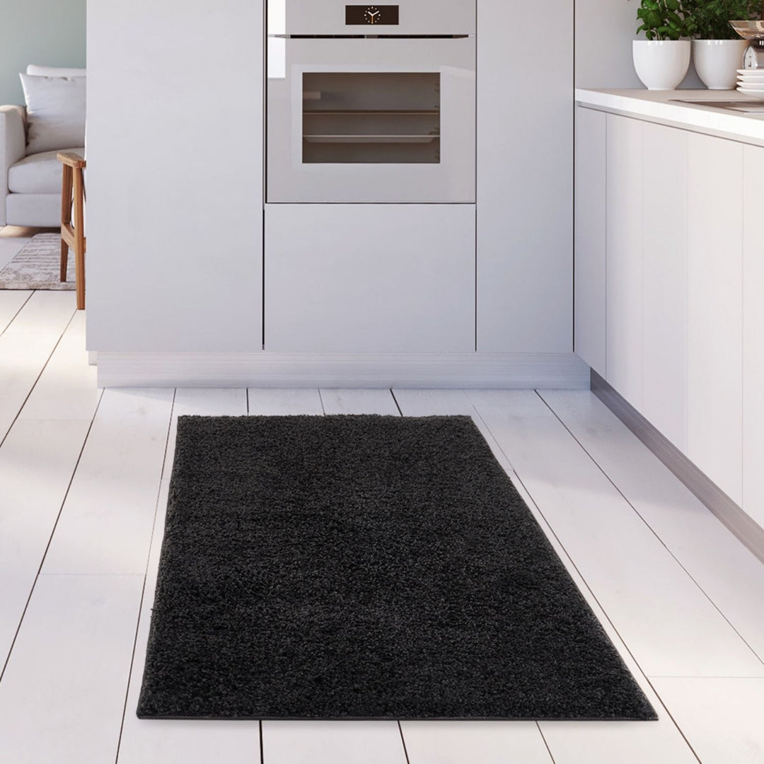 Black shaggy Rug Plain design thick pile, high quality, soft & durable.