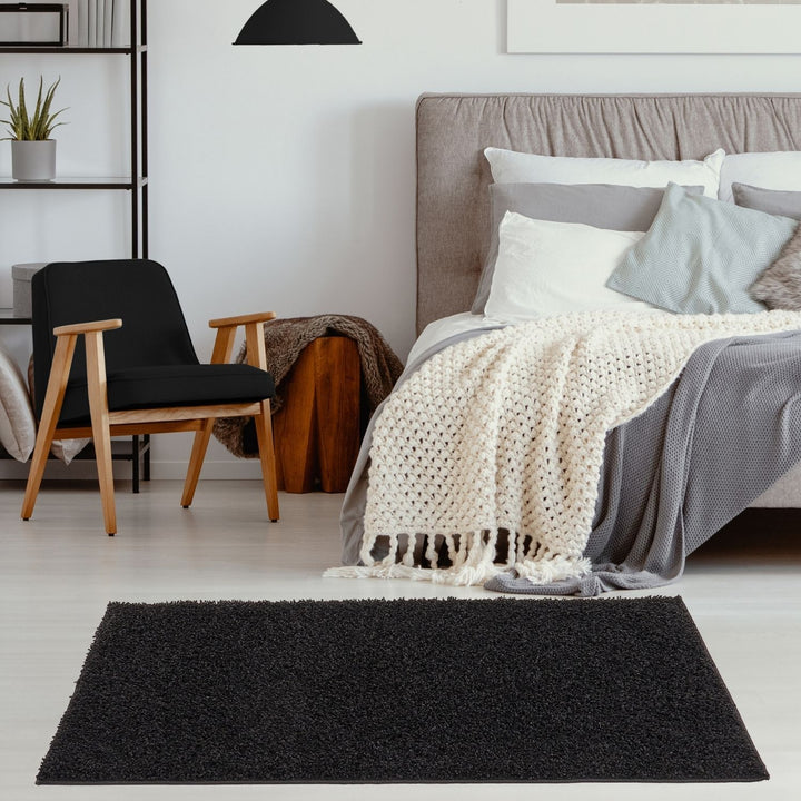 Black shaggy Rug Plain design thick pile, high quality, soft & durable.