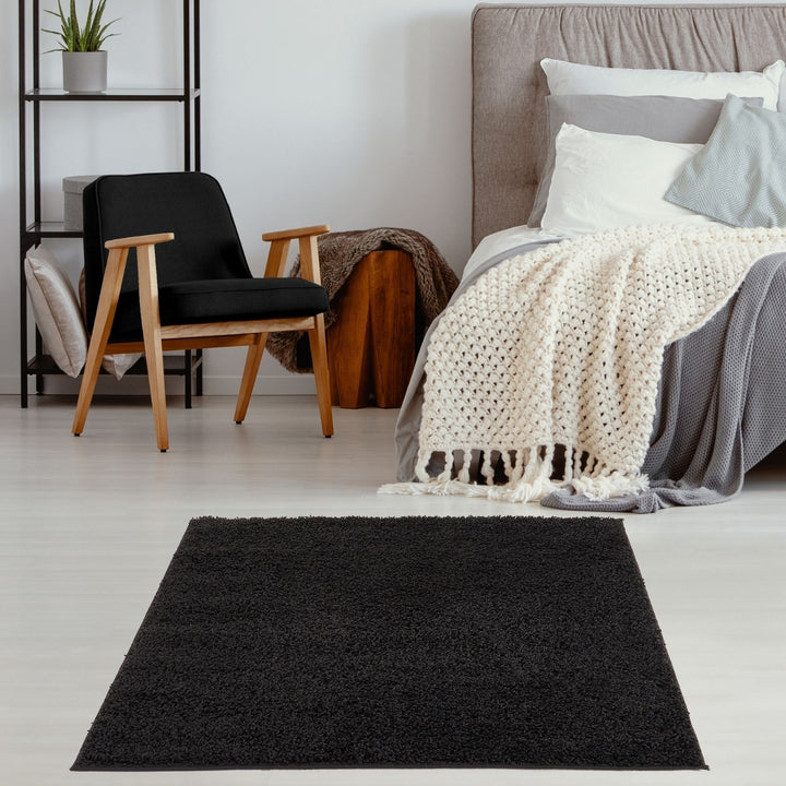 Black shaggy Rug Plain design thick pile, high quality, soft & durable.