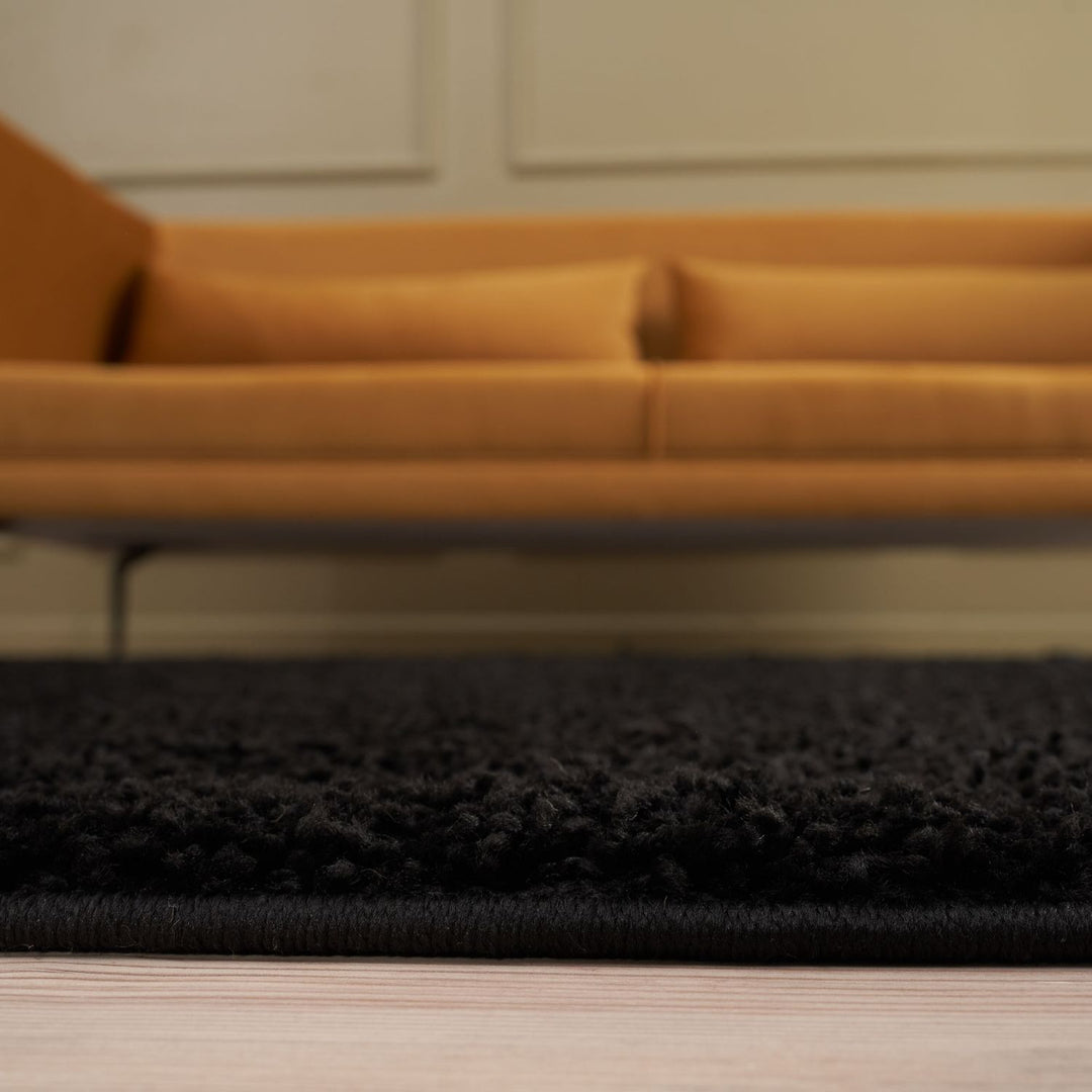 Black shaggy Rug Plain design thick pile, high quality, soft & durable.