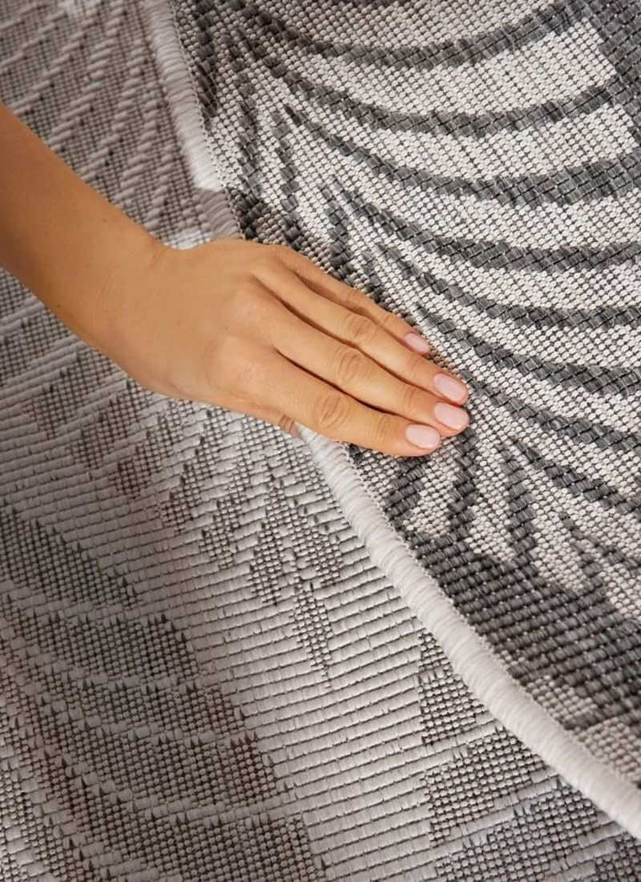 The Rugs Liora Reversible Rug – Indoor & Outdoor Quality