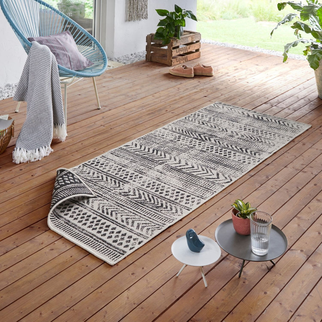 Indoor-Outdoor Reversible Geometric Black Rug