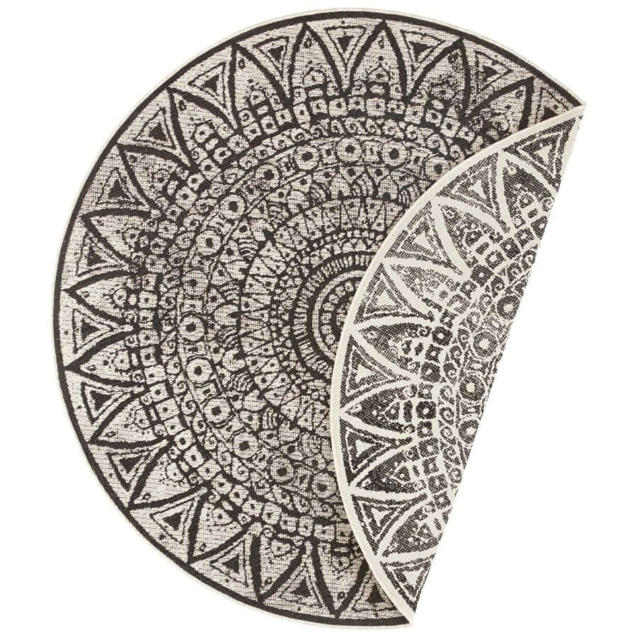The Rugs Outdoor-Indoor Reversible Round Rug: Versatility