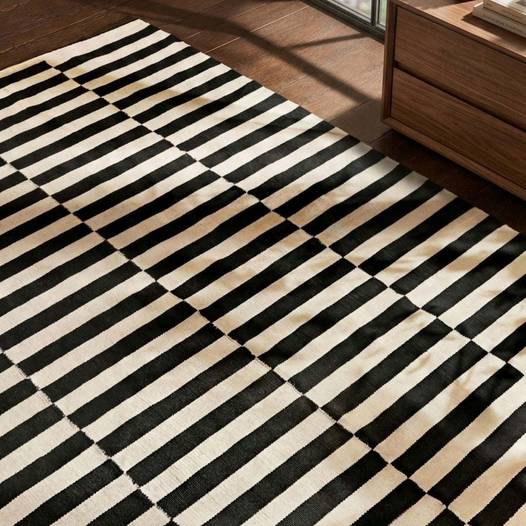 Vika Wool Black Natural White Rug