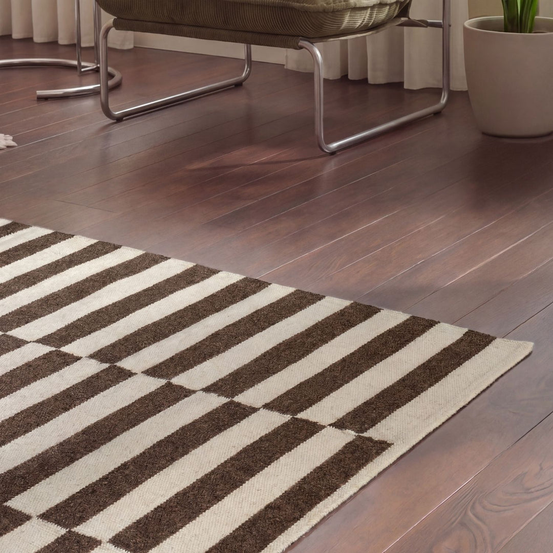 Vika Brown Wool Rug easy care rug, long-lasting, hand-made rug.