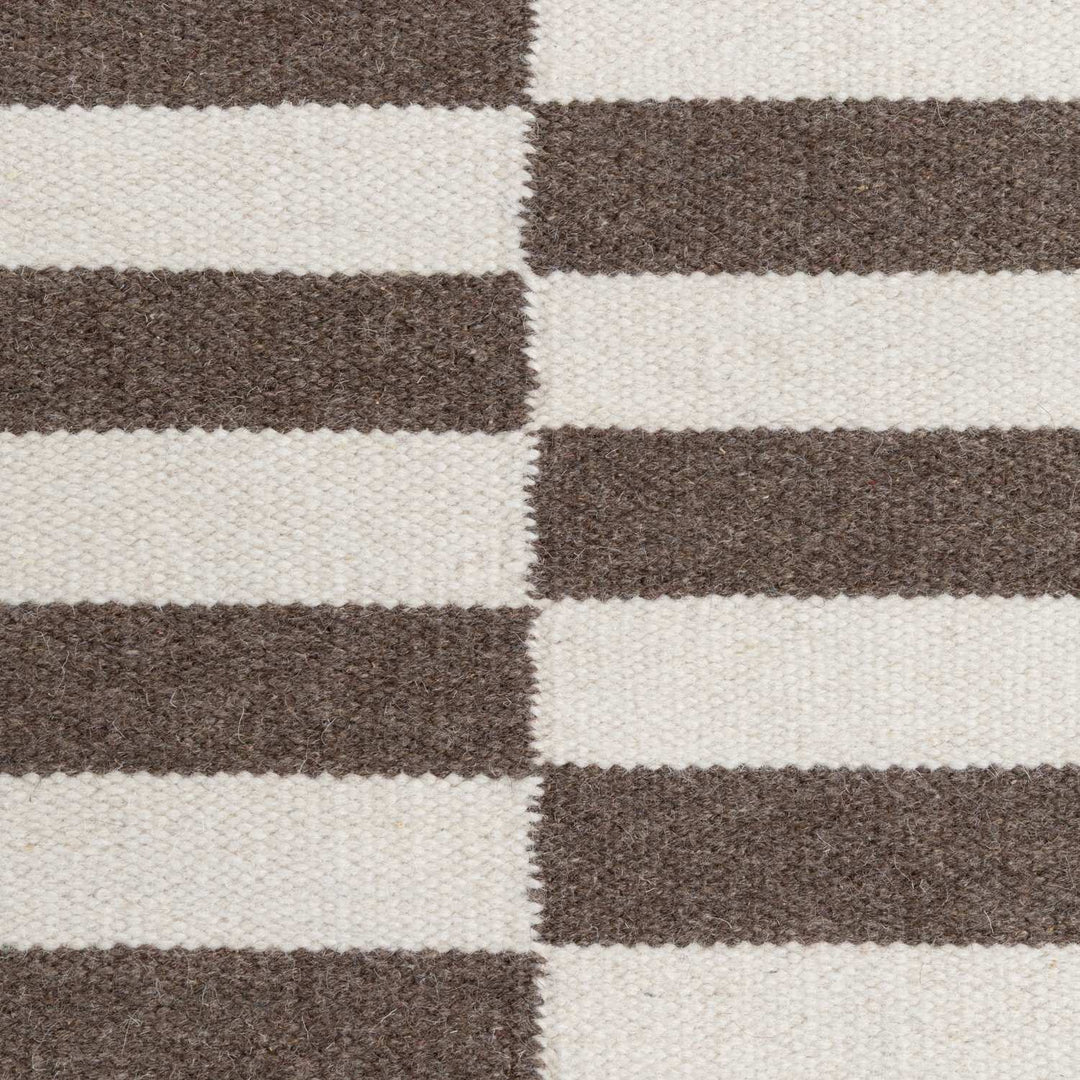 Vika Brown Wool Rug sound-absorbing rug, long-lasting, hand-made rug.