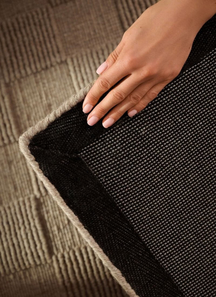 Scala Handwoven Wool Rug – Checkered Design