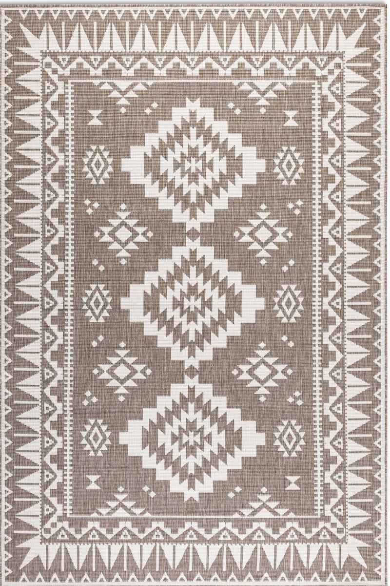Rug with geometric pattern on a beige background