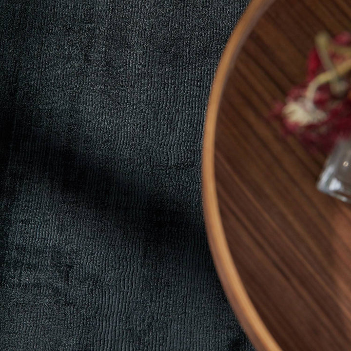 Vikosa Jane Viscose Rug Jane Black, dust resistant, plain design rug, easy care.