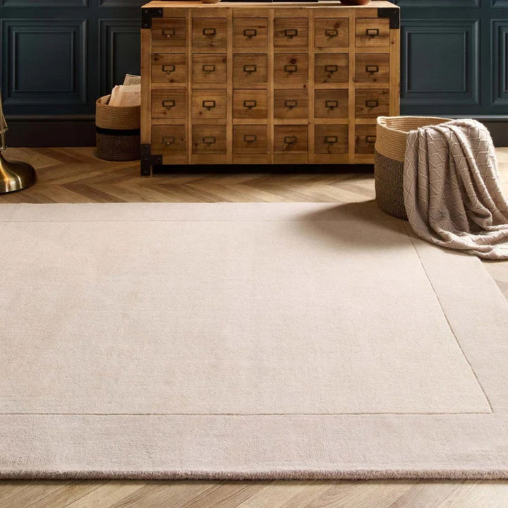 Borders Wool Rug – Hand-Loomed