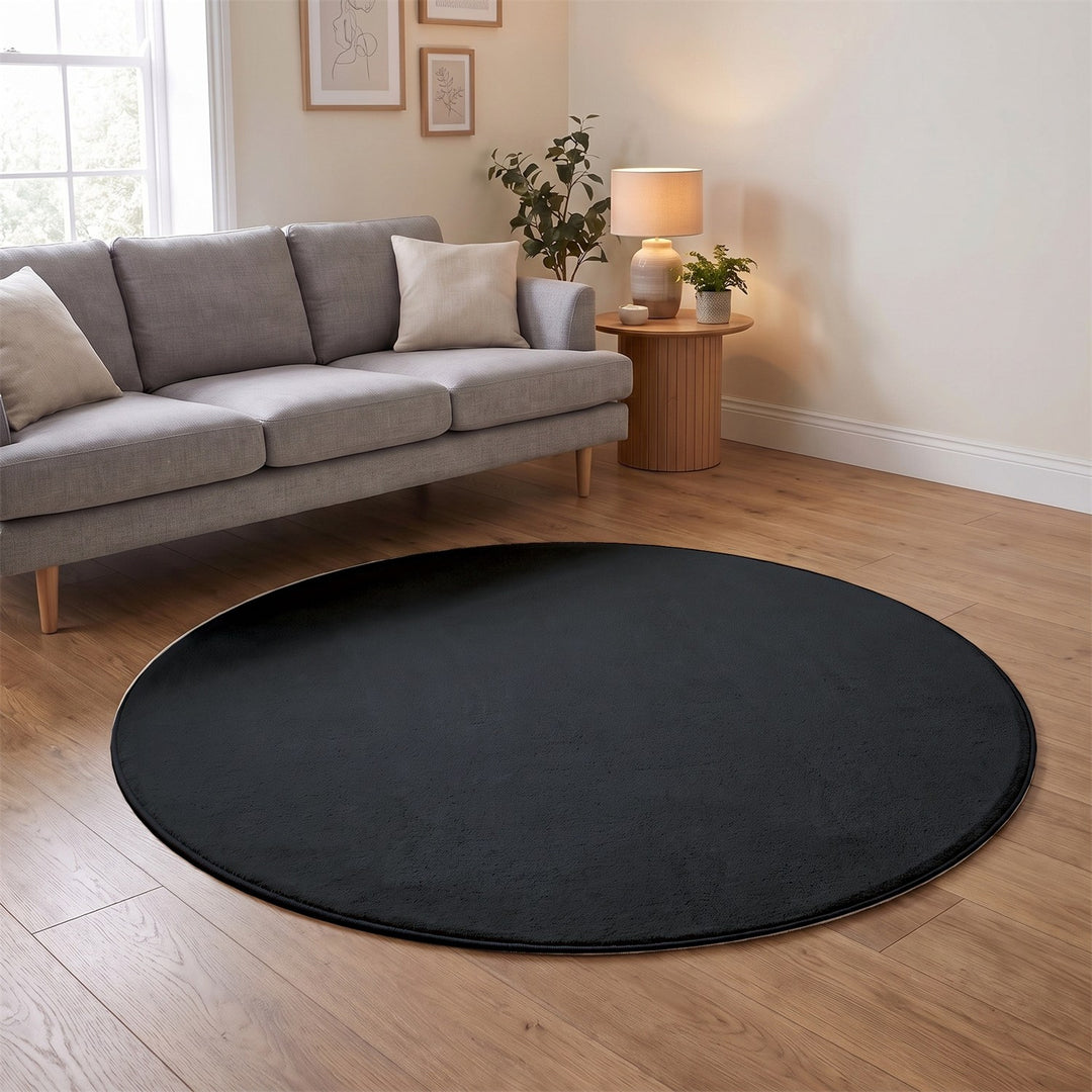 Washmellow dark grey round washable rug in a living room | The Rugs
