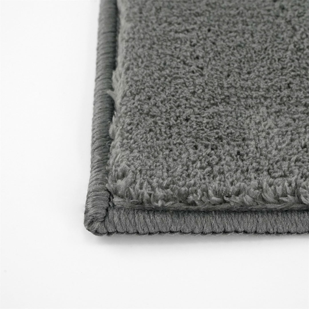 Washmellow grey washable rug, close-up of the corner and bound edge | The Rugs
