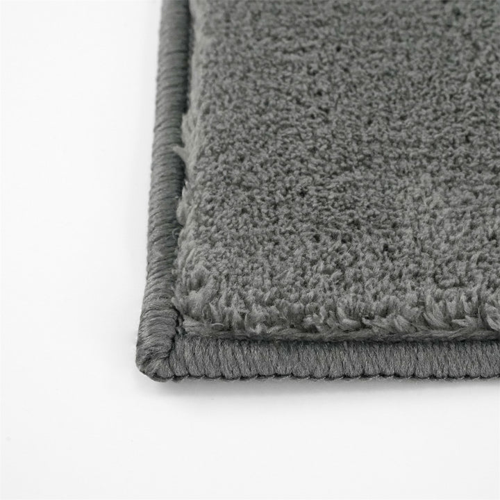 Washmellow grey washable rug, close-up of the corner and bound edge | The Rugs