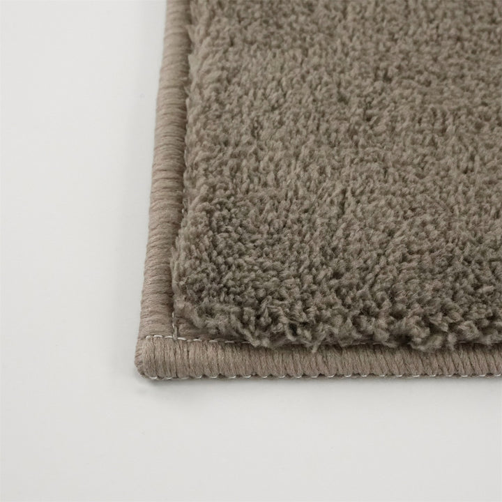 Washmellow light brown washable rug, close-up of the corner and bound edge | The Rugs