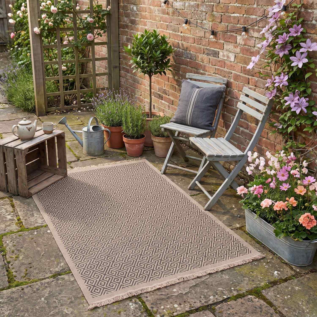 Nature Outdoor Rug Dark Grey jute-look designs and soft, non-shedding texture, moisture and UV protected.