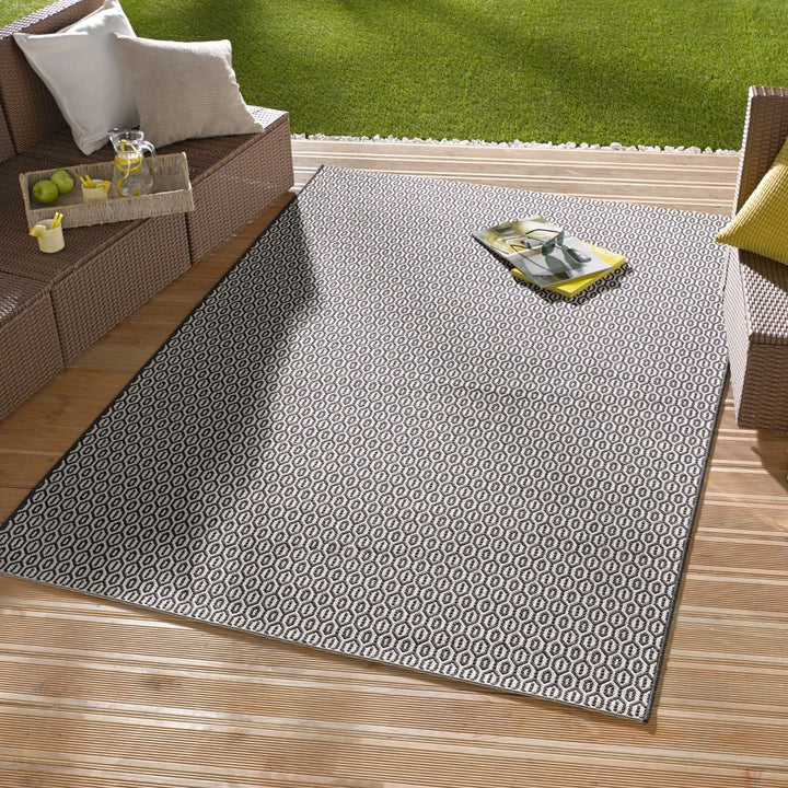 Indoor Outdoor Coin Rug Black