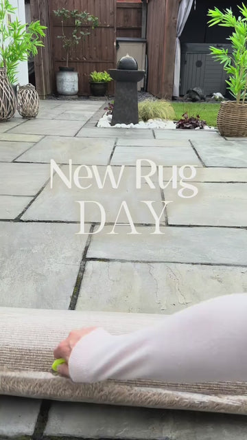 Love the earthy, natural look of jute rugs, but not the mess they leave behind? Our jute-look rugs give you all the style of traditional jute with none of the hassle. They're compl