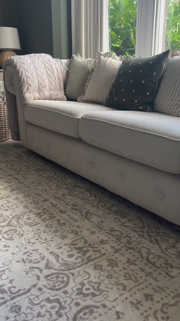 The rug that finally made our Victorian living room feel cosy 🤍 We wanted something to make the space feel warmer and more inviting, and the Cream and Beige Montana rug from @the.r