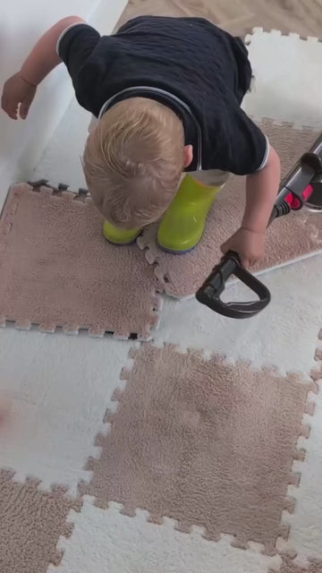 Designing a child’s room means finding pieces that are both practical and full of personality. 💚🤍 The Moodi Shaggy Green Lunel Rug brings exactly that. The playful checkerboard des