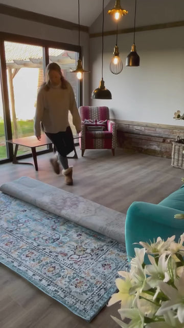 Happy sunday, everyone 🩵 If you want to add some colour and a rustic touch to your home. @laurahomeandlifestyle has a special offer for the first 20 people. Use the Laura20 discoun
