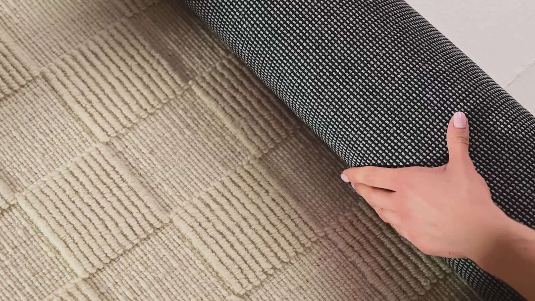 Scala Handwoven Wool Rug – Checkered Design